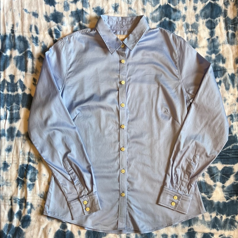 Banana republic non-iron fitted long sleeve button down.
